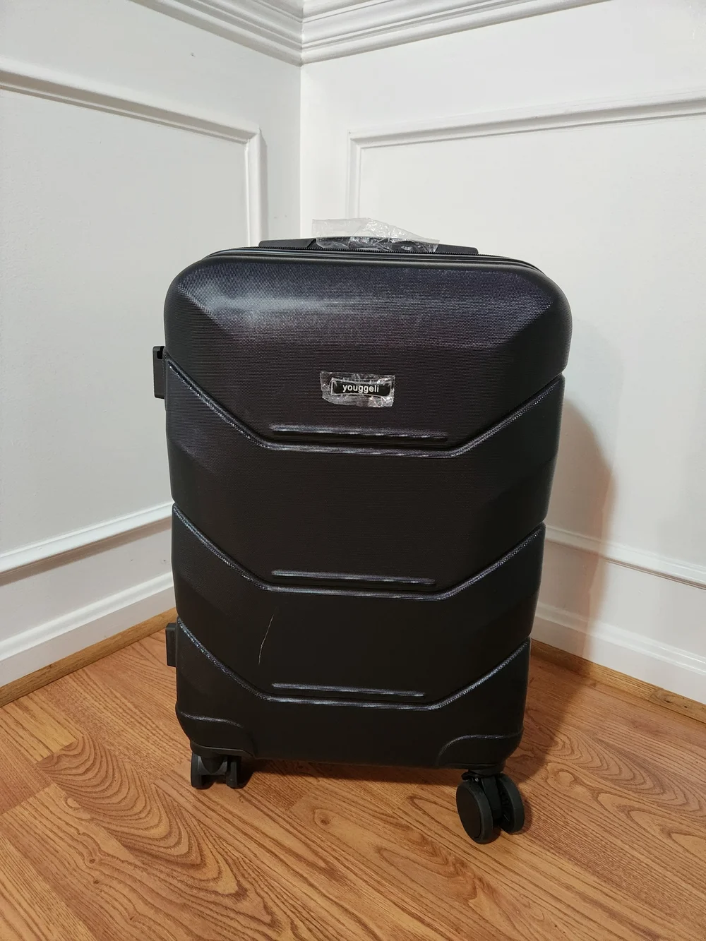 Black Hardshell Carry-On Spinner Bag - Men